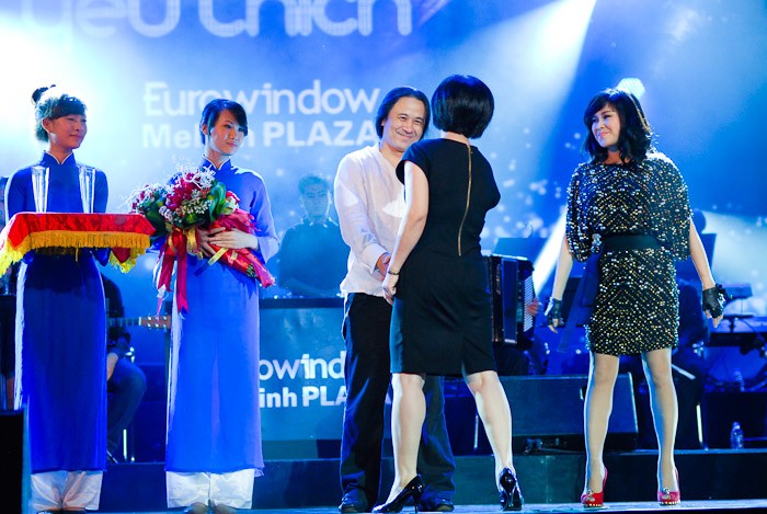 Giây phút vui sướng nhận giải của ca sĩ Thanh Lam